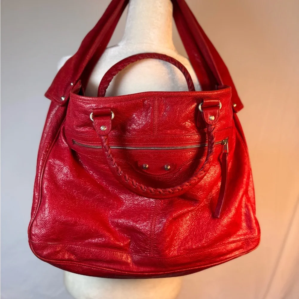 Elegant Red Leather Tote Bag - Picture 3 of 3